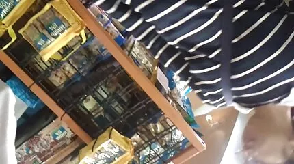 Fucks ពណ៌សនៅក្នុងសត្វលាជាមួយនឹងបុរសម្នាក់ពណ៌ខ្មៅ។