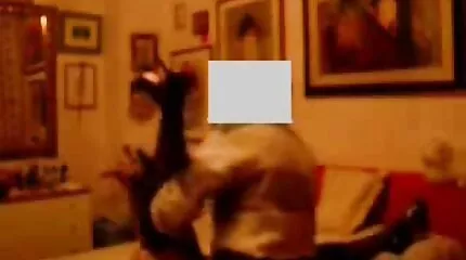 Fuck ក្មេងស្រីម្នាក់និងមិត្តស្រីរបស់នាងសម្រាប់ឆ្នាំថ្មី.