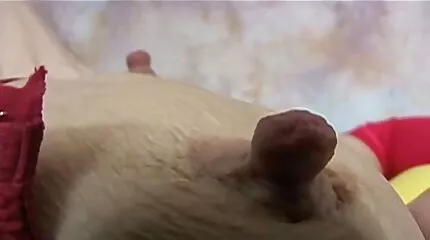លោកបានស្ដាប់បង្គាប់និង fucks នៅលើ couch ជាមួយលោក Charles បាន.