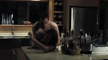 ទង់ដែងអស្ចារ្យ masturbates ទ្វារមាស.