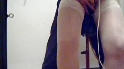ក្មេងស្រីបីនាក់បូមយកនិង fuck នៅក្នុងវេន។
