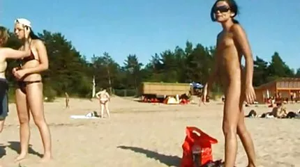 ប៍នតង់ដេ fucked ដោយបុរសស្បែកខ្មៅនៅក្នុងបន្ទប់ក្រោមដីនេះ។