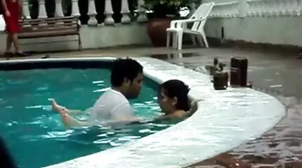 Fucks ឆែកជាមួយអ្នកបើកតាក់ស៊ីដើម្បីរក្សាទុកនៅលើថ្លៃសំបុត្រធ្វើដំណើរ។