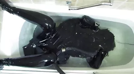 Fucks នាង Naomi ខៀវនិង unloads មេជីវិតឈ្មោលពី pussy របស់នាងចូលទៅក្នុងកញ្ចក់មួយ.