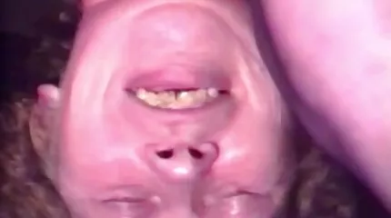 លោក Alex JEtt fucks ប៍នតង់ដេ doggy រចនាប័ទ្មនៅលើសន្លឹកពណ៌ក្រហម.