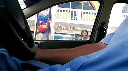 Fitonashka fuck នៅក្នុងលាជាមួយគ្រូបង្វឹក។