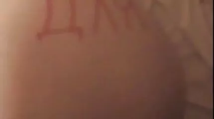 ក្មេងស្រី fucked នៅលើគ្រែជាមួយ Negritos។