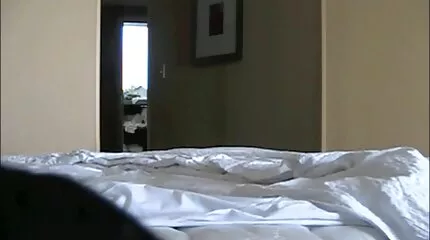 ក្រណាត់ជិះតិចតួចក្រហម fucked ដោយចចកមួយ។