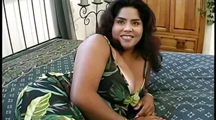 រាំស្រាតត្រូវបាន fucked នៅក្នុងលានេះ។