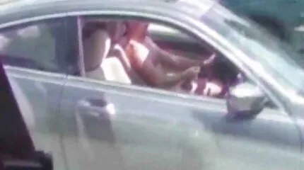 ក្មេងស្រីអាក្រាតត្រដុស pussy។